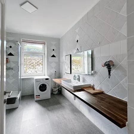 דירה Up Resistances G